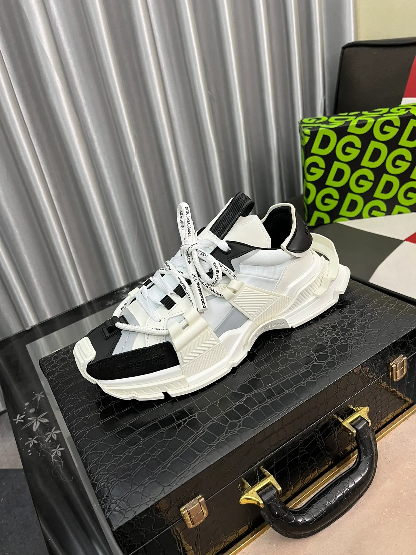 Ex-factory price 680⌚️⌚️New product ••D&G•Dolce & Gabbana ✔️High-end men’s 👔Sports and casual shoes! Original items from top counters •••Original imported cowhide, tongue with brand LOGO➕imported cowhide lining, cowhide feet➕original DG logo outsole! Size: 36-46